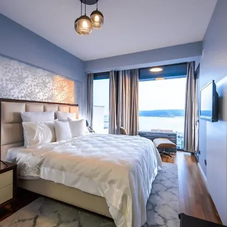 Luxurious And Stylish With Pool & Jacuzzi