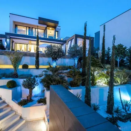Luxurious And Stylish With Pool & Jacuzzi Villa Crikvenica