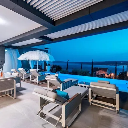 Luxurious And Stylish With Pool & Jacuzzi Villa *
