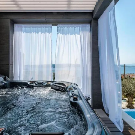 Luxurious And Stylish With Pool & Jacuzzi Crikvenica