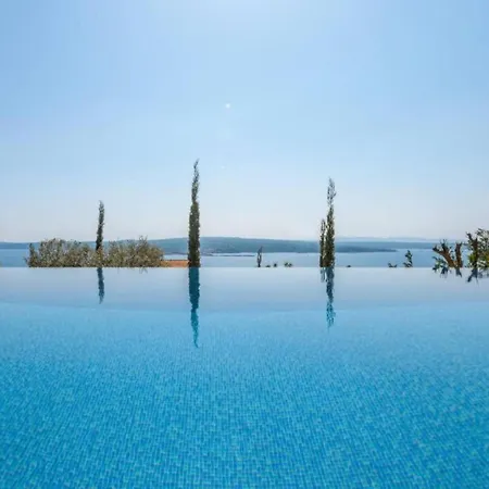 Luxurious And Stylish With Pool & Jacuzzi Villa Crikvenica