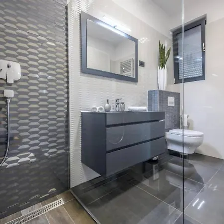 Luxurious And Stylish With Pool & Jacuzzi Villa Crikvenica