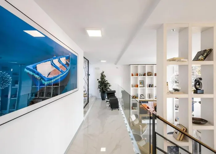 Vilă Luxurious And Stylish With Pool & Jacuzzi