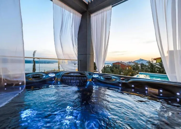 Luxurious And Stylish With Pool & Jacuzzi Vilă *